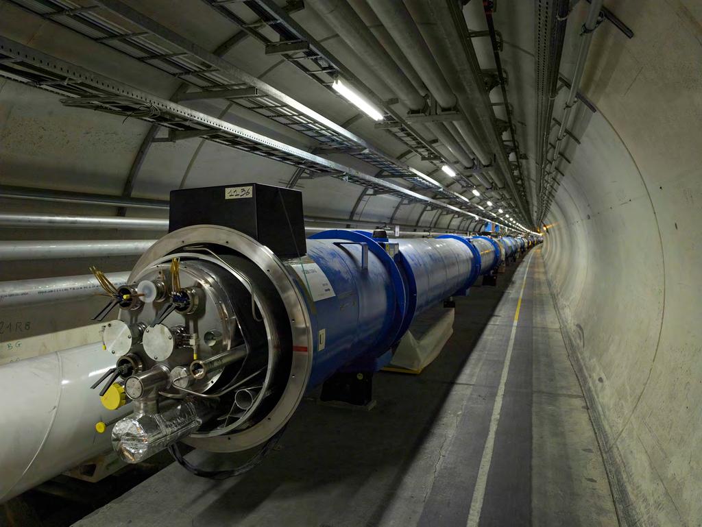 La nuova frontiera : il Large Hadron Collider Beam vacuum for Beam 1 + Beam 2 Fascio 1 + Fascio 2 L ultimo magnete e stato installato il 26 Aprile 2007 L energia contenuta nei magneti di LHC sarebbe