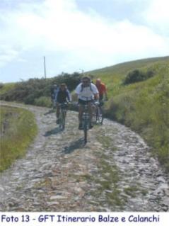 3 a tappa 3 a Tappa Saline di Volterra Itinerario Balze e Calanchi Volterra Saline di Volterra Altitudine partenza : m. 72 Altitudine arrivo : m. 72 Altezza massima : m.