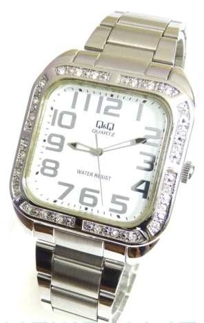 Q431J214Y 69,00 Cassa quadrata in acciaio con cristalli Swarovski Quadrante bianco