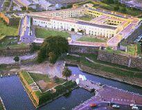 Costruito tra il 1666 e il 1679, questa fortificazione pentagonale sostituì una fortezza di legno costruita dal comandante Jan van Riebeeck nel 1652 come stazione di rifornimento marittimo per la