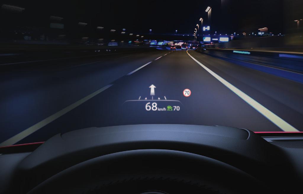 HEAD-UP-DISPLAY SUL PARABREZZA indicazioni del navigatore, informazioni sullo stato del veicolo, tra cui la velocità, e sull ambiente esterno,