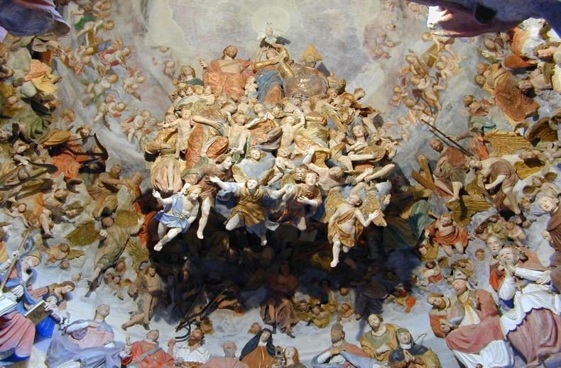 panoramici mozzafiato, si unisce alla dimensione architettonica del Santuario dedicato a Santa Maria Assunta e delle cappelle (alcune opera di artisti di rilievo quali il Moncalvo o l Alberini)