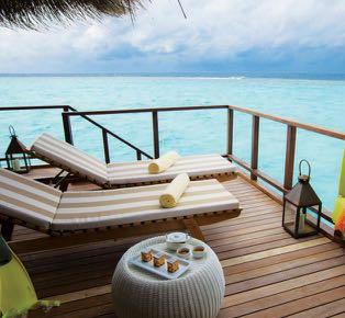 Intorno all isola su cui sorge, lunga 500 metri, c è una barriera corallina tra le più visitate e rinomate delle Maldive, insieme ad acque limpide, sabbia bianca e vegetazione rigogliosa.