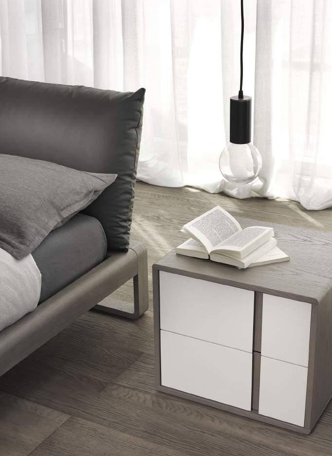 Letto Martin soft in rovere cenere e cuscini in Pelle Plus Piombo.