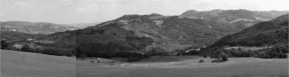 STOP 4 - SAPIGNO - PANORAMICA SULLA SUCCESSIONE AUTOCTONA DI MONTEPETRA. Questa panoramica mostra il fianco settentrionale della sinclinale di Sapigno.