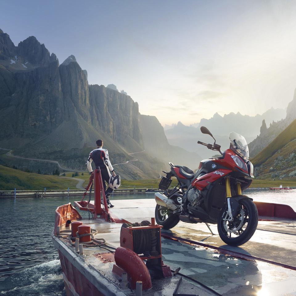 BMW S 1000 XR. Con un carattere da crossover, ma con un cuore sportivo: nasce la prima Adventure Sport BMW Motorrad, che unisce potenza a massima versatilità.