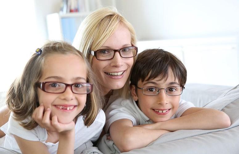 Rientro a scuola: cosa fare se ai nostri bambini servono gli occhiali?