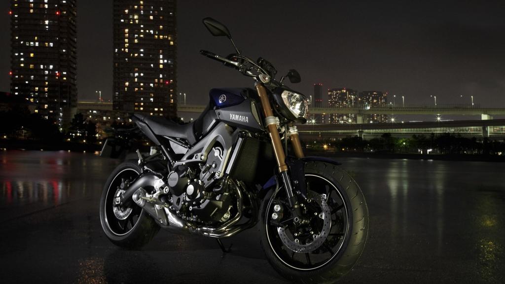 La "next generation" delle moto sportive Con MT-09 Yamaha voleva ottenere un nuovo modello di sportività con tre elementi che la facessero uscire decisamente dal coro.
