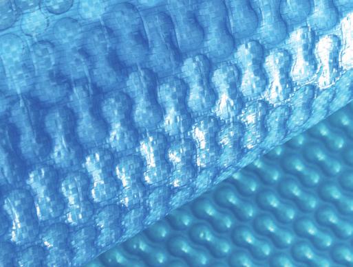 Lo spessore della bolla GeoBubbleTM, maggiore del 50% rispetto a quello delle coperture con bolle tradizionali, assicura maggiore resistenza ad abrasione ed raggi UV garantendo una longevità