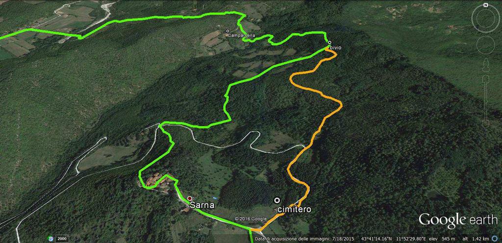 superato il Fosso Grande, saliamo a Sarna (Chiusi); 700m dopo il fosso continuare a salire a sinistra : non continuare sul sentiero a destra (tracciato storico) per evitare di incontrare cani liberi