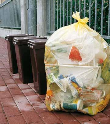 Chi siamo Bilancio di sostenibilità 19 Raccolta porta a porta dei rifiuti urbani Il servizio di gestione rifiuti è caratterizzato da una raccolta differenziata di tutte le principa li frazioni di