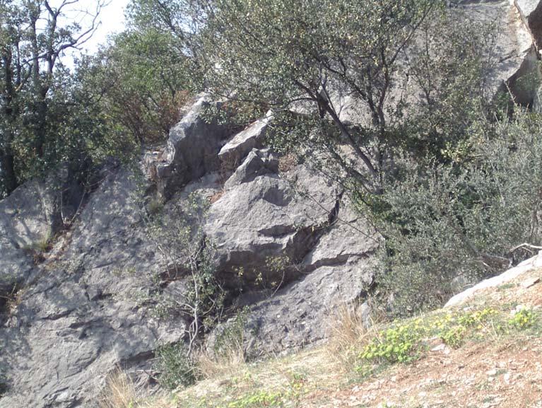 io mi sono seduto su una di quelle Siamo andati in gita al colle di Monsummano, in località Grotta Giusti.