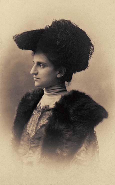 1924 Comandata a curare la sezione naturalistica della neofondata Università di Milano, cessa il suo incarico come direttrice apavia.