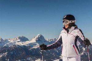 Domenica: Il 04.01.2018 Il 11.01.2018 SKI-SAFARI GUIDATA IN ALTA PUSTERIA In un solo giorno è possibile vivere talmente tante esperienze diverse faccendo un ski-safari in Alta Pusteria.