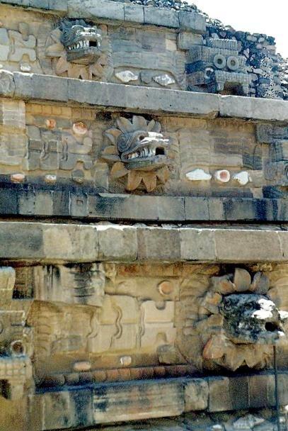 La figura del Serpente Piumato, è molto famosa e ricorrente presso tutte le civiltà mesoamericane.