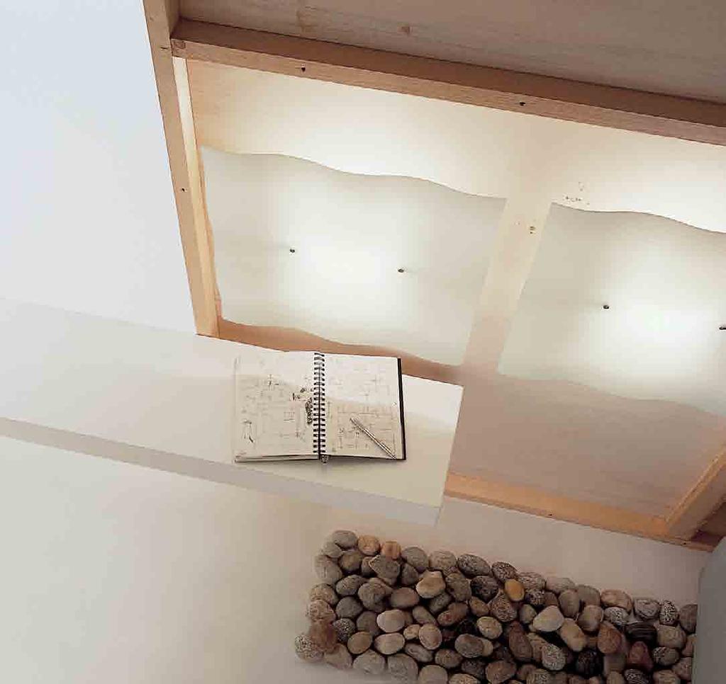 WELL DONE 50 lampada da parete - soffitto / wall - ceiling lamp Lampada alogena a tensione di rete da soffitto o parete: produce luce sia diffusa che radente.