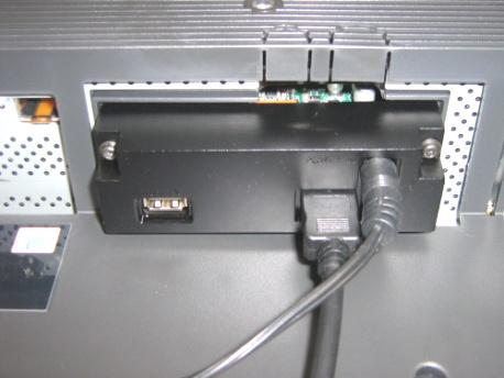 monitor. Lo slot HDMI 2 non deve essere utilizzato. c.