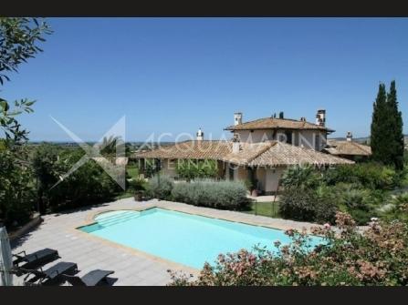 Cerveteri Villa In Vendita Cerveteri, proponiamo in vendita lussuosa villa vicino al mare, con vista mare e sul parco che misura mq. 10.