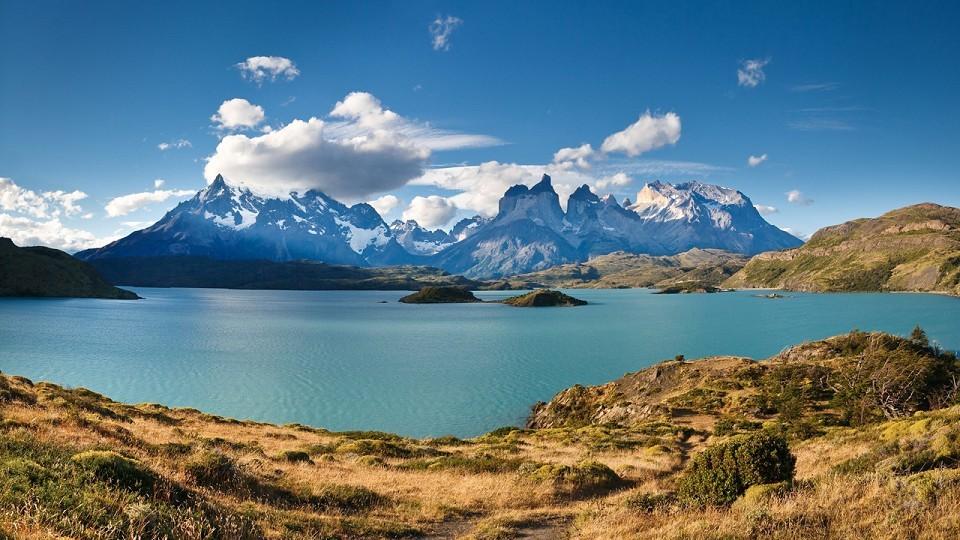 ViaggiEmiraggi ARGENTINA: LA PATAGONIA Qui l'incerto ieri e l'oggi diverso mi hanno offerto i comuni casi di ogni sorte umana; qui i miei