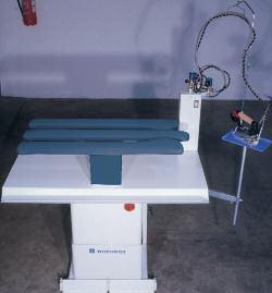 BL 4030 Macchina per stiro filetti tasche e taschino. Press for pocket welt pressing.