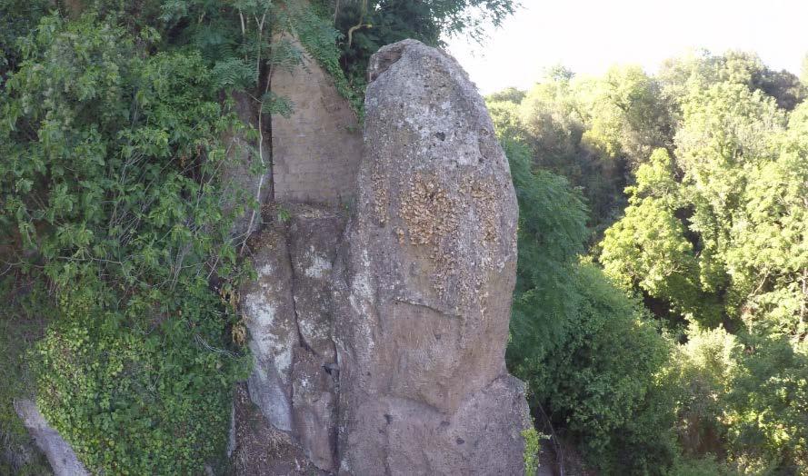 La scoperta del Grande Fallo scolpito su tufo presente nel comune di Corchiano (Vt) Periodo storico I-II sec a.c. Il sottoscritto Dr.