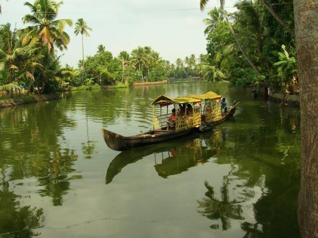 trasportare merci, per godere, oggi, di una rilassante navigazione nelle backwaters, canali