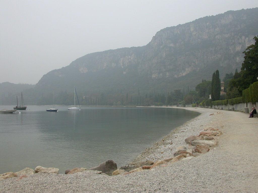 Anno 2008 Prima esperienza in autonomia nella baia di Garda Individuati tre siti: Sito 1: baia di Garda, 50m, 1 transetto Caratteristiche del