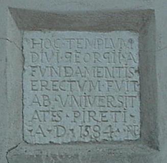 5 HOC TEMPLVM DIVI GEORGII A FVNDAMENTIS ERECTVM FVIT AB VNIVERSIT ATES PIRETI A D 1584 Testo 1 - Lapide fondazione anno 1584 Figura 6 - Lapide fondazione