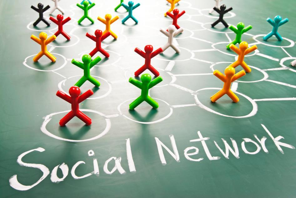 Il socialing: gli obiettivi (segue) Utilizzare i new media e i social