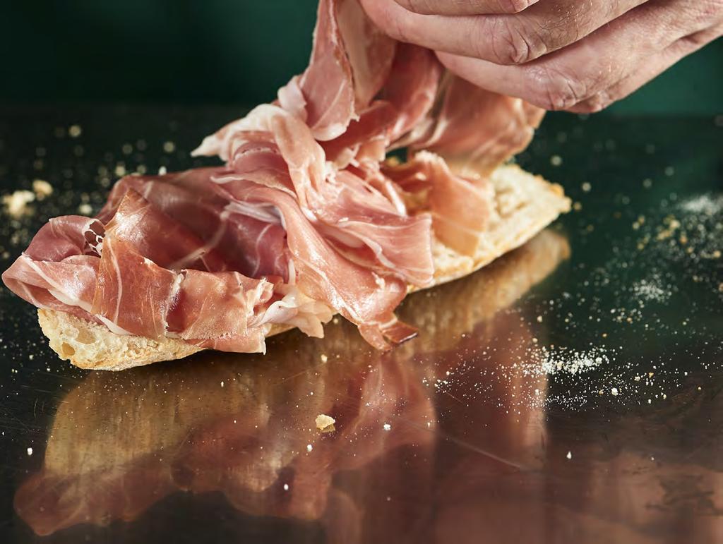 Il Prosciutto Crudo di Parma ll nostro prosciutto crudo proviene dalle colline parmensi, luogo d origine di tutta la