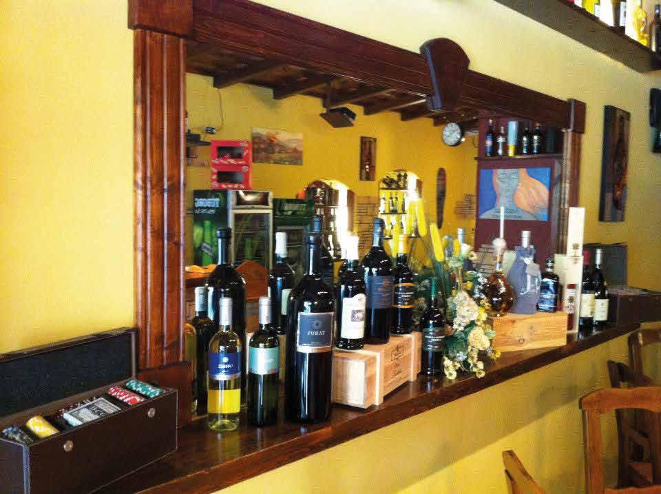 L Enoteca L Enoteca Mojito, presente da anni nel territorio e portata avanti dalla Famiglia Mezzapelle, è inserita a pieno titolo nelle enoteche a Mazara del Vallo e conta una cantina composta da