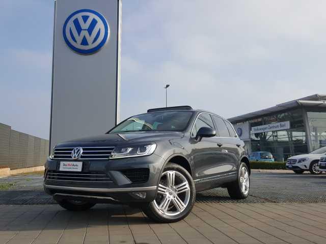 Volkswagen Touareg 3.0 TDI 262 CV tip. BlueMotion Technology Executive PELLE XENO NAVI TETTO Touareg Immatricolazione: 9/ 2015 KM: 72203 Carrozzeria: Fuoristrada Cilindrata: 2967 Prezzo: 39.