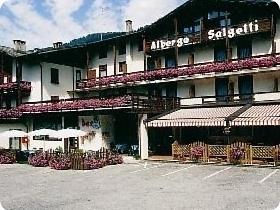 RISTORANTE HOTEL CHALET PIERENI Loc. Val Canali Tel. 0439.