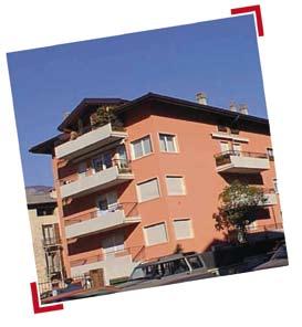 WWW.CaseDITRENTO.it 4 numero 35 del 19/09/2017 A1C1347-VILLAZZANO 398.000,00 vende casa a schiera immersa nel verde.