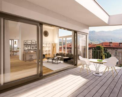 Soggiorno, cucina abitabile, ripostiglio e bagno; 2 stanze, terrazza e bagno.