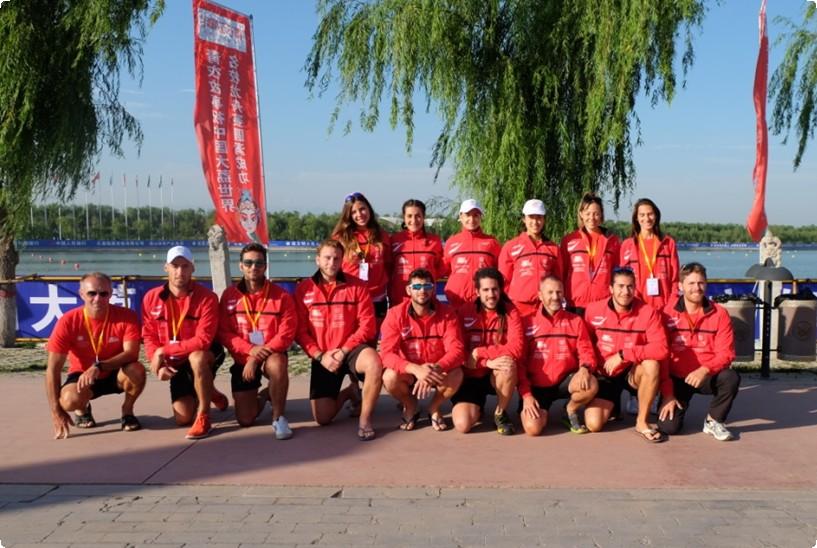 La squadra delle Università Veneziane, accompagnata dal direttore tecnico-sportivo Giuseppe Barichello, si è presentata nella madrepatria del Dragon Boat con un equipaggio misto composto da 7