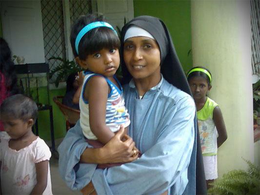 L Associazione Bimba Mondo SMI Onlus aiuta attivamente le Suore di Maria