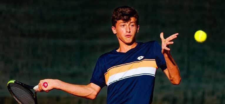 16 giovani Nardi, una spanna sopra Luca diventa il 7 italiano a conquistare un titolo (Under 14) del Tennis Europe Junior Masters, giocato per il 10 anno a Reggio Calabria.