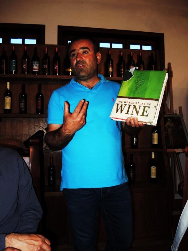 COBO Cantina vinicola con produzione di vini bianchi e rossi oltre che di Raki, il tradizionale liquore albanese Ogni anno vengono imbottigliate 80.000 bottiglie di vino vendute tra i 7 e i 10 euro.