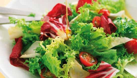 Salate - insalata Mozzarella mit frischen Tomaten und Basilikum Mozzarella con pomodori freschi e basilico Gemischte Salatplatte mit Thunfisch Piatto d insalata mista con tonno Gemischte Salatplatte