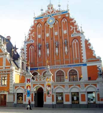 Incontro con la guida e partenza per la visita di Riga, la più grande delle capitali baltiche, vero caleidoscopio di stili architettonici che vanno dal gotico al liberty, all art noveau.