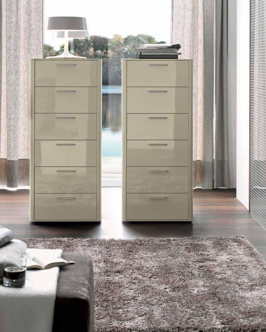 NARROW CHEST W 52 D 45 H 117,8. SKIN HANDLE IN BEIGE LEATHER. ROL GRUPO CAMA LACADO BRILLANTE CURDA.