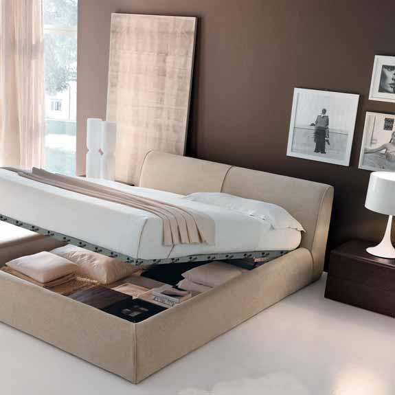 RELAX CONTENGO LETTO IMBOTTITO CON CONTENITORE, TESTIERA E GIROLETTO RIVESTITI IN TESSUTO L 185 P 239 H 80.