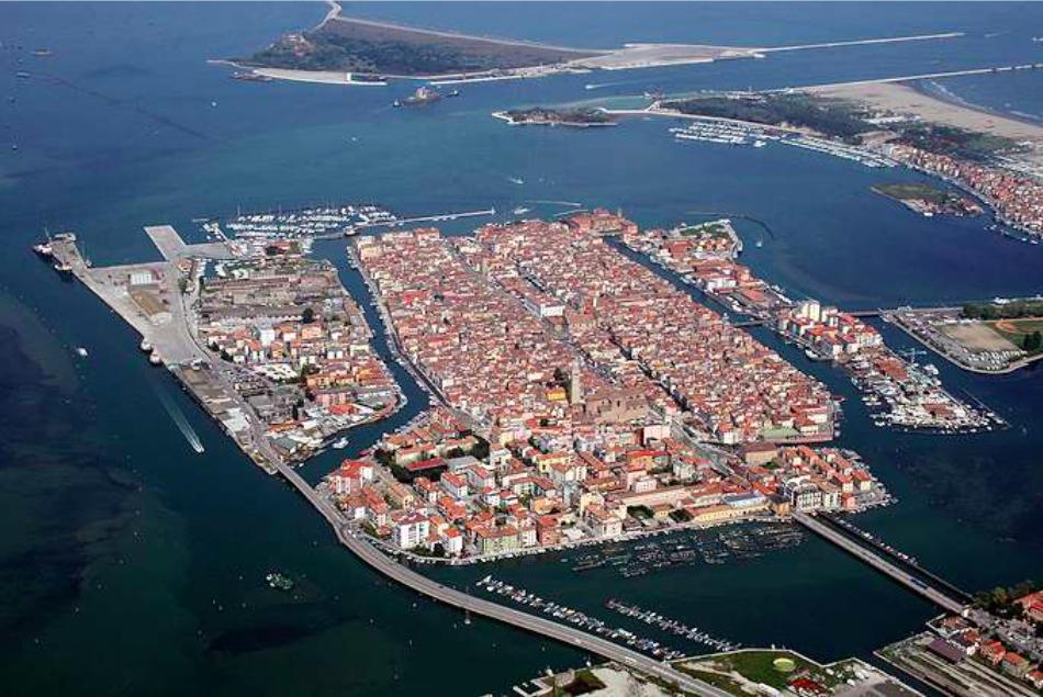 CHIOGGIA E SOTTOMARINA Chioggia è una cirà di fondazione romana, con la strurura