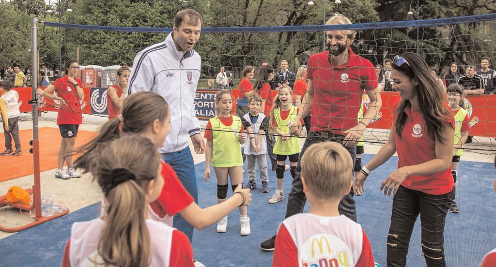 Oltre 1.500 bambini nel week-end del 18 e 19 aprile scorsi sono scesi in piazza per fare sport con la prima festa dell Happy Meal Sport Camp 2015 di Mc- Donald s.