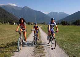 Oggi puoi scegliere tra i 25 km della pista che parte da Ponte Pià, nella Busa di Tione, e arriva a Carisolo, in Val Rendena e i 24 km della ciclabile della