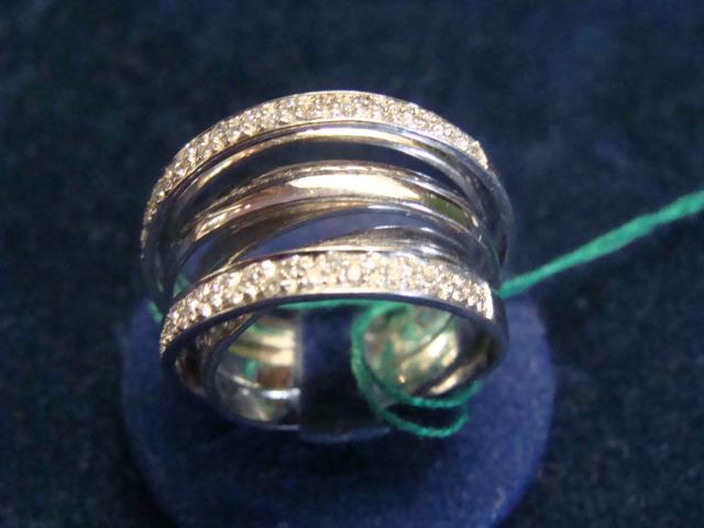 con brillanti bianchi naturali per 0.40 ct ca.