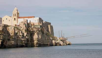 Baie, torri, boschi, antiche mura, il Gargano