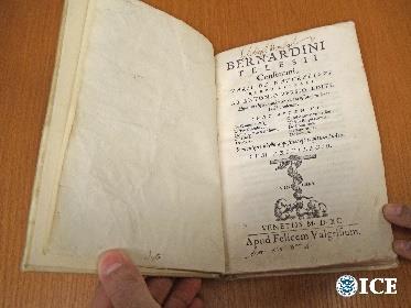 Il libro, segnalato come rubato in circostanze sconosciute e localizzato nel catalogo della Boston Public Library, dal Direttore della biblioteca arcivescovile di