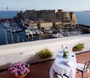 incantevole sul Golfo di, il Castel dell Ovo ed il orgo Marinari.